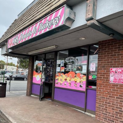DK's Donuts & Bakery by null