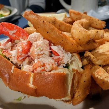Boston Sail Loft - New England Lobster Roll - Bars Near Me - Boston, Massachusetts