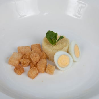 Azahar - Consomé de ave con croutons, sémola de trigo, huevo y hierbabuena. - Spanish Near Me - Ronda, Massachusetts