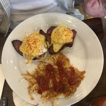 Giovanni Pastrami - Pastrami Eggs Benedict - Pizza Near Me - Honolulu, Hawaii