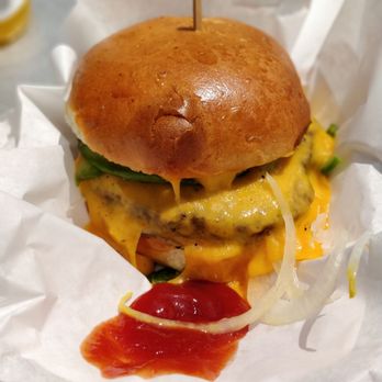 The Steamin' Burger - Black beans veggie patty burger - Food Trucks Near Me The Steamin' Burger - Black beans veggie patty burger - Food Trucks Near Me