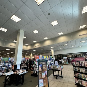 Barnes and Noble - Bookstores Near Me - Livingston, New Jersey