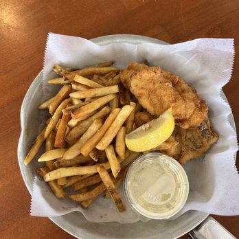 Duckie's Chowder House - Fish and chips - Seafood Near Me - Cayucos, California Duckie's Chowder House - Fish and chips - Seafood Near Me - Cayucos, California