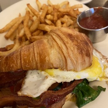 The Smith - BLT E Sandwich - New American Near Me - New York, New York The Smith - BLT E Sandwich - New American Near Me - New York, New York
