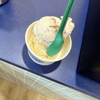 Cuzzy's Ice Cream Parlor - Banana black sesame and toasted Rice Krispie - Ice Cream & Frozen Yogurt Near Me - Philadelphia, Pennsylvania