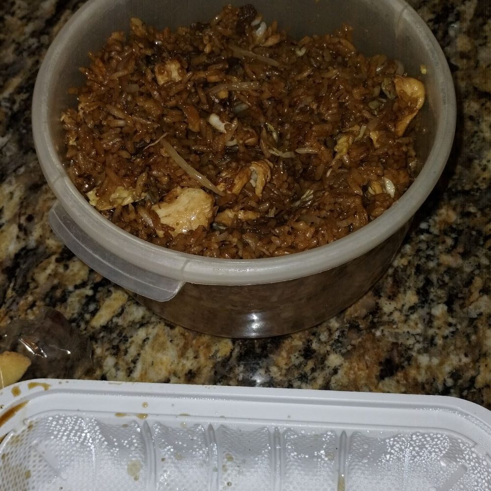 In the bowl I placed it in is beef and chicken fried rice. Request extra bean sprouts and egg and soy sauce. Did NOT receive either In the bowl I placed it in is beef and chicken fried rice. Request extra bean sprouts and egg and soy sauce. Did NOT receive either
