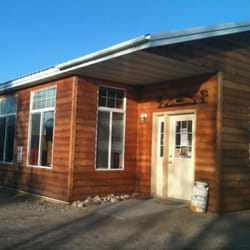 Ice Cracking Lodge - Front door