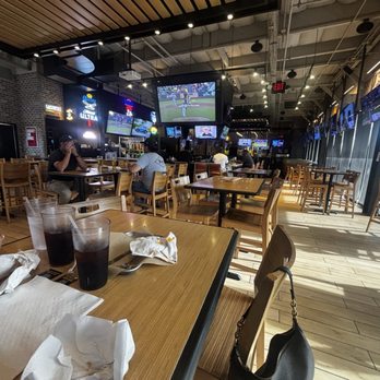 Buffalo Wild Wings - Nobody in the restaurant and still had to wait an hour for our food. - American Near Me - Fresno, California Buffalo Wild Wings - Nobody in the restaurant and still had to wait an hour for our food. - American Near Me - Fresno, California