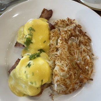 Delicioso Bistro - Eggs Benedict with hash browns - Diners Near Me - Modesto, California