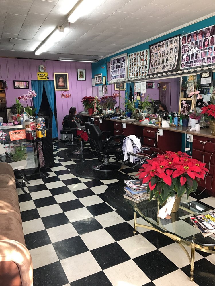 Nicole's Beauty Salon Logo