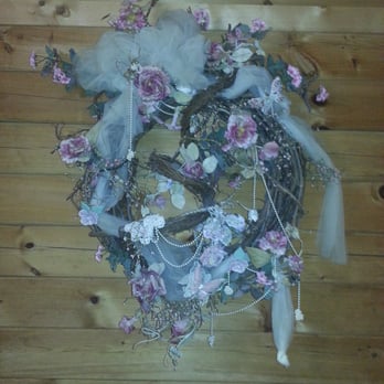 Hidden Mountain Resort - The offending wreath, to lend credibility to my review. In fairness, I'm not a big wreath fan from the get go. - Resorts Near Me - Sevierville, Tennessee