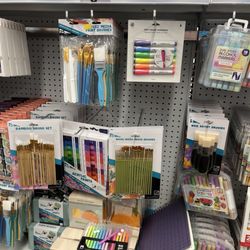 Five Below - Brushes