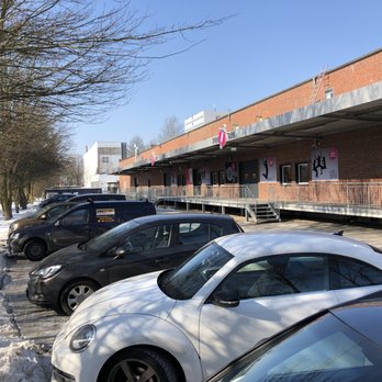 SPRUNG.RAUM - Lots of parking near the entrance - Trampoline Parks Near Me - Hamburg, HH