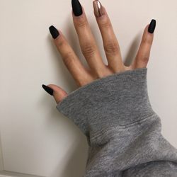 Thunderbird Nails By Tony - Got that matte black with the chrome