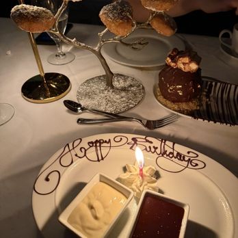Steak 48 - Beignets Chocolate cake - Steakhouses Near Me - Beverly Hills, California Steak 48 - Beignets Chocolate cake - Steakhouses Near Me - Beverly Hills, California