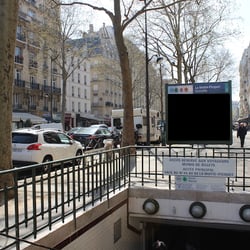 Ali Abbas - Métro Motte-Picquet-Grenelle