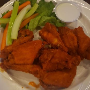 Redd's Restaurant & Bar - Buffalo wings - American Near Me - Carlstadt, New Jersey Redd's Restaurant & Bar - Buffalo wings - American Near Me - Carlstadt, New Jersey