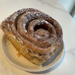 Cafe du Port - Cinnamon roll
