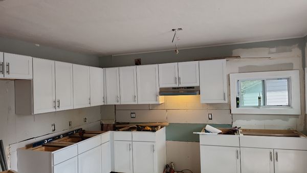 Aguivel Construction Logo