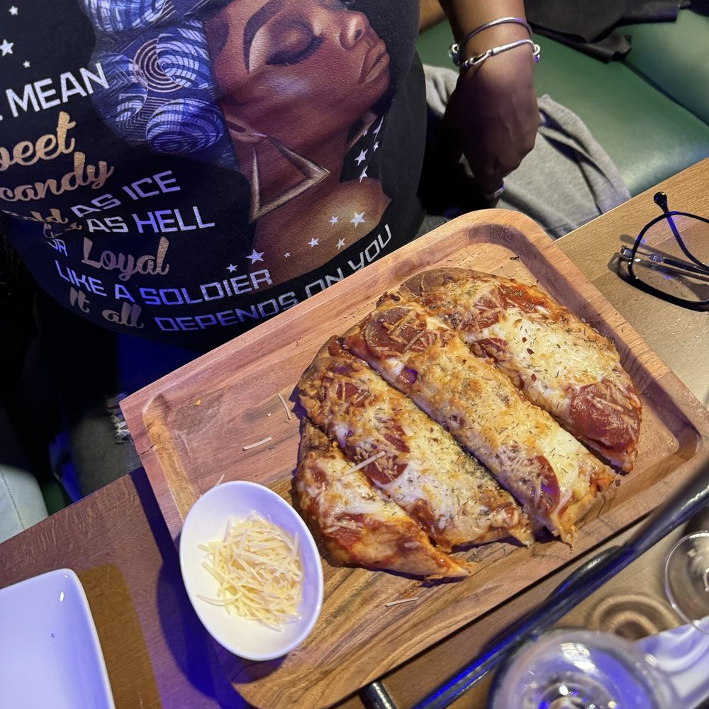 Vintrendi Wines - Flatbread pizza - Beer, Wine & Spirits Near Me - Olympia Fields, Illinois Vintrendi Wines - Flatbread pizza - Beer, Wine & Spirits Near Me - Olympia Fields, Illinois