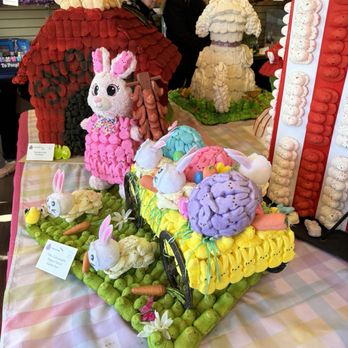 Peddler's Village - Easter Peeps - Shopping Centers Near Me - Lahaska, Pennsylvania