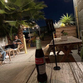 Blueys Kitchen - Large Outdoor setting - Cafes Near Me - Santa Monica, California Blueys Kitchen - Large Outdoor setting - Cafes Near Me - Santa Monica, California