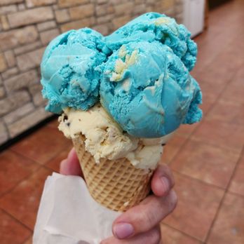 Braum's - a hand holding a cone of ice cream - Fast Food Near Me - Owasso, Oklahoma