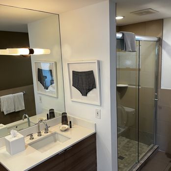 Descanso Resort - Bathroom - Resorts Near Me - Palm Springs, California Descanso Resort - Bathroom - Resorts Near Me - Palm Springs, California