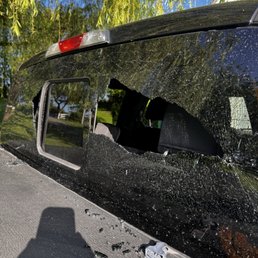 Photo of glass needing replaced. Back window with electric slider. Rep from Ohio ordered just the slider. Photo of glass needing replaced. Back window with electric slider. Rep from Ohio ordered just the slider.