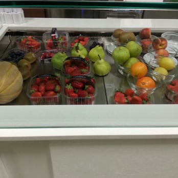 Cara Pina - macedonia, frullati, centrifugati, spremute - Ice Cream & Frozen Yogurt Near Me - Milan, Michigan