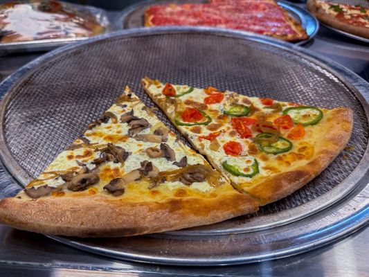 Pop’s Pizza of East Village by null