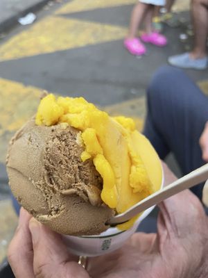 Orxateria i Torrons Sirvent by null