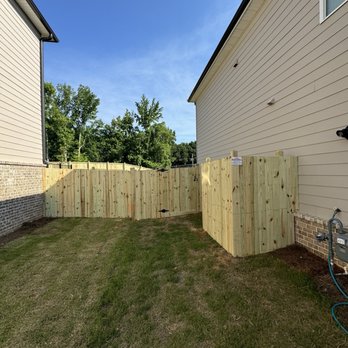 Maendel Construction - Dog ear pressure treated fence and gates - Fences & Gates Near Me Maendel Construction - Dog ear pressure treated fence and gates - Fences & Gates Near Me