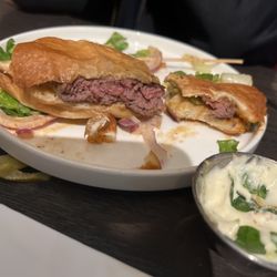 MIKE'S BURGERS - classic burger