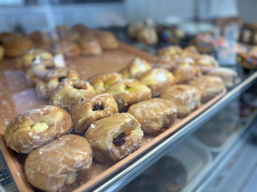 COCOA DONUTS Updated October 2024 48 Photos & 68 Reviews 7630 Fry