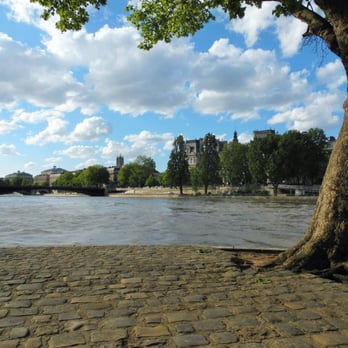 La Seine - Paris - At rivers edge - Landmarks & Historical Buildings Near Me La Seine - Paris - At rivers edge - Landmarks & Historical Buildings Near Me
