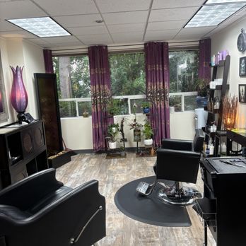 1. Kelli Hartline Salon