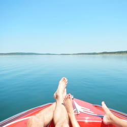 Trimble Creek Lodge - Cruising down the main channel of Bull Shoals lake!   We didn't see another boat for miles!