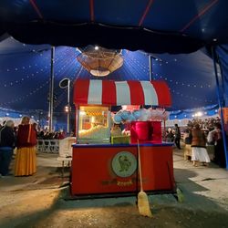Zoppé circus - Popcorn and cotton candy