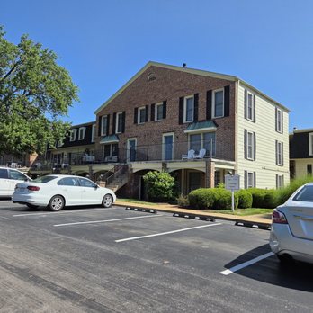 Georgetown - Charming brick exteriors. - Apartments Near Me - Saint Louis, Missouri Georgetown - Charming brick exteriors. - Apartments Near Me - Saint Louis, Missouri