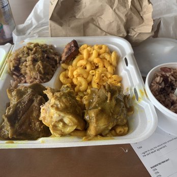 MP Island Cafe - Curry chicken, Mac and rice & peas - Soul Food Near Me - Norfolk, Virginia