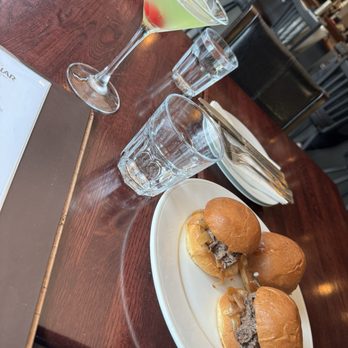 The Casual Side Bar - Appletini with sliders - Wine Bars Near Me - San Diego, California