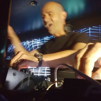 Sound-Bar - John 00 Fleming in action. - Dance Clubs Near Me - Chicago, Illinois