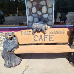 Lots of bear decor here.