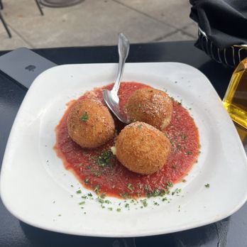 Cafe Napoli - Italian Near Me - Clayton, Missouri
