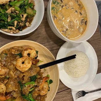 Siam Station - Pad See Ew, Chinese Broccoli & Chicken, Tom Kha Soup - Thai Near Me - Irvine, California Siam Station - Pad See Ew, Chinese Broccoli & Chicken, Tom Kha Soup - Thai Near Me - Irvine, California