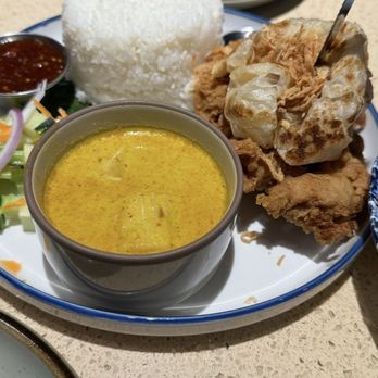 Khao Hom - Thai southern style fried chicken with rice and curry - Thai Near Me - Hayward, California