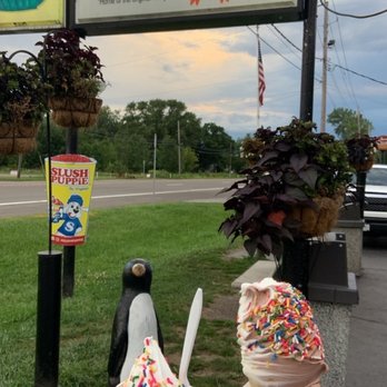 Frosty Treat - Ice cream shop restaurant in Irving, NY