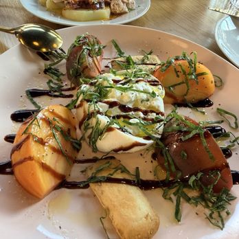 Dos Besos - Tomato and burrata - Spanish Near Me - Pasadena, California