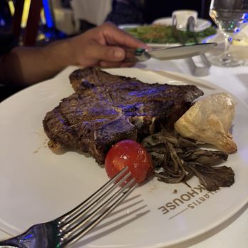 Atlantis Steakhouse - T bone steak med rare - Steakhouses Near Me - RENO, Nevada Atlantis Steakhouse - T bone steak med rare - Steakhouses Near Me - RENO, Nevada